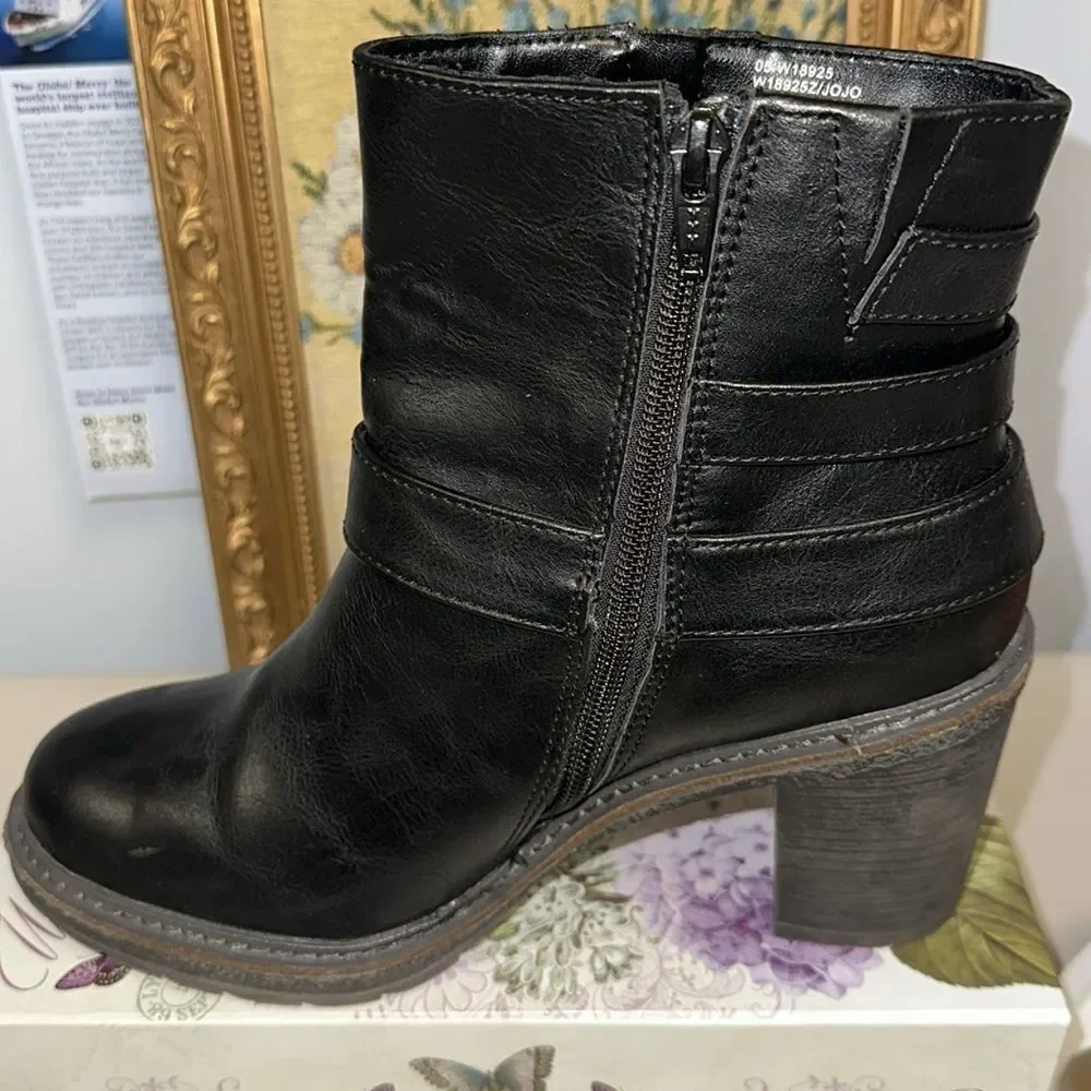 White Mountain 8 JOJO Black Heel Triple Buckle Double Zip Moto Ankle Booties